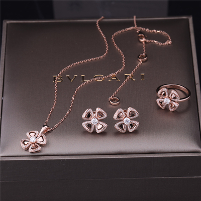 Real Gold High Jewelry Fiorever Earrings in 18 kt Rose Gold Earrings set with two central diamonds and pavé diamonds
