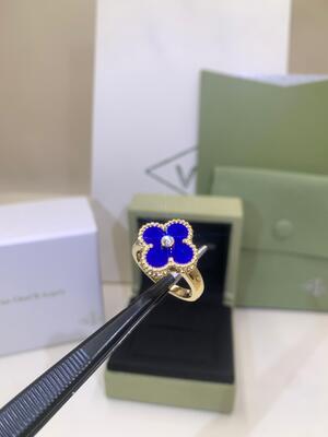 Значок Везение Van Cleef и диамант VCARD40800 Carnelian желтого золота кольца Arpels Альгамбра